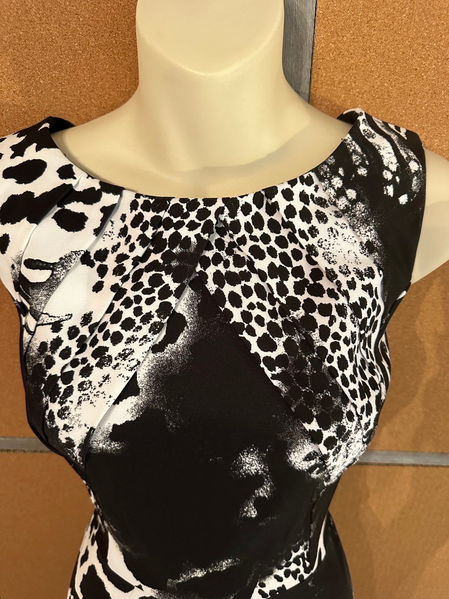 AGB Black White Animal Print Fit & Flare Dress Size 8 – Pleated Front Detail