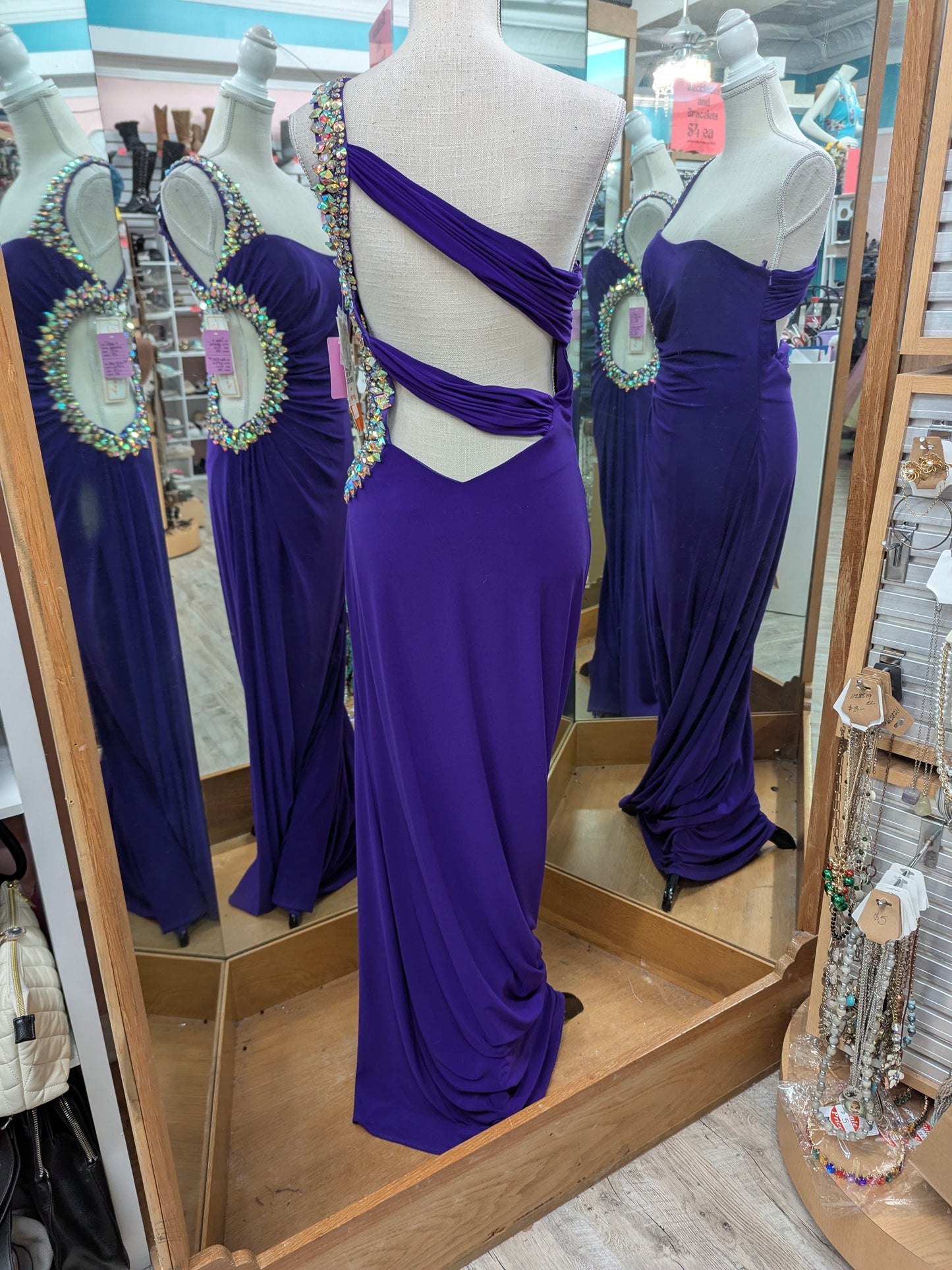 Beautiful Evening Gown/Formal By DAVE & JOHNNY Size 9/10