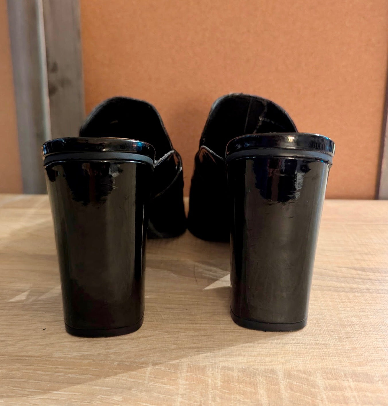 Tahari Zalla Black Patent Tassel Mules Slip-On Block Heel Loafers Size 9 EUC