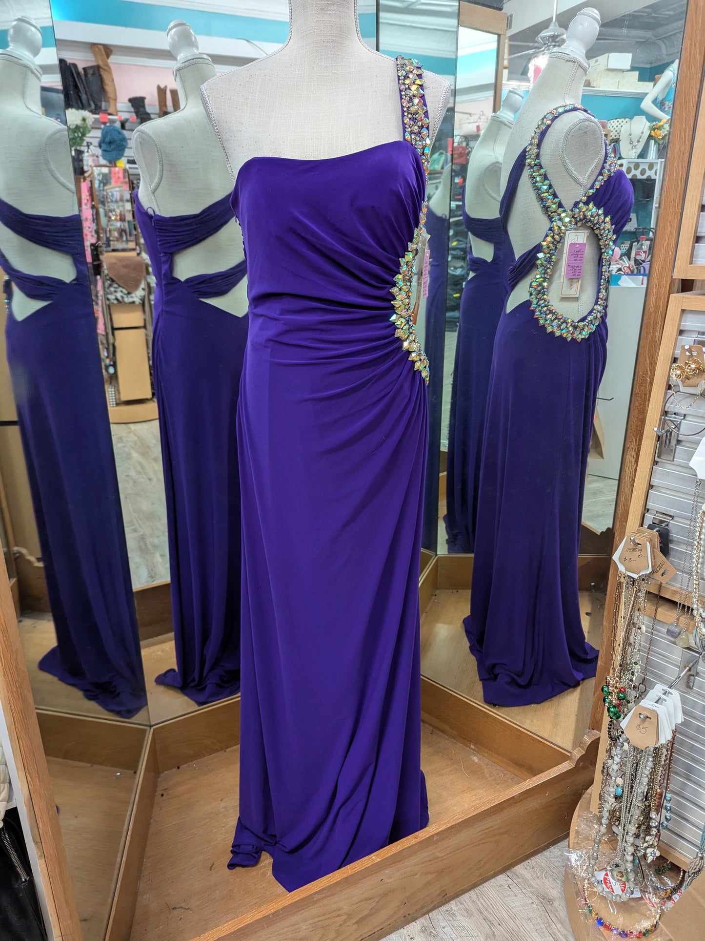 Beautiful Evening Gown/Formal By DAVE & JOHNNY Size 9/10
