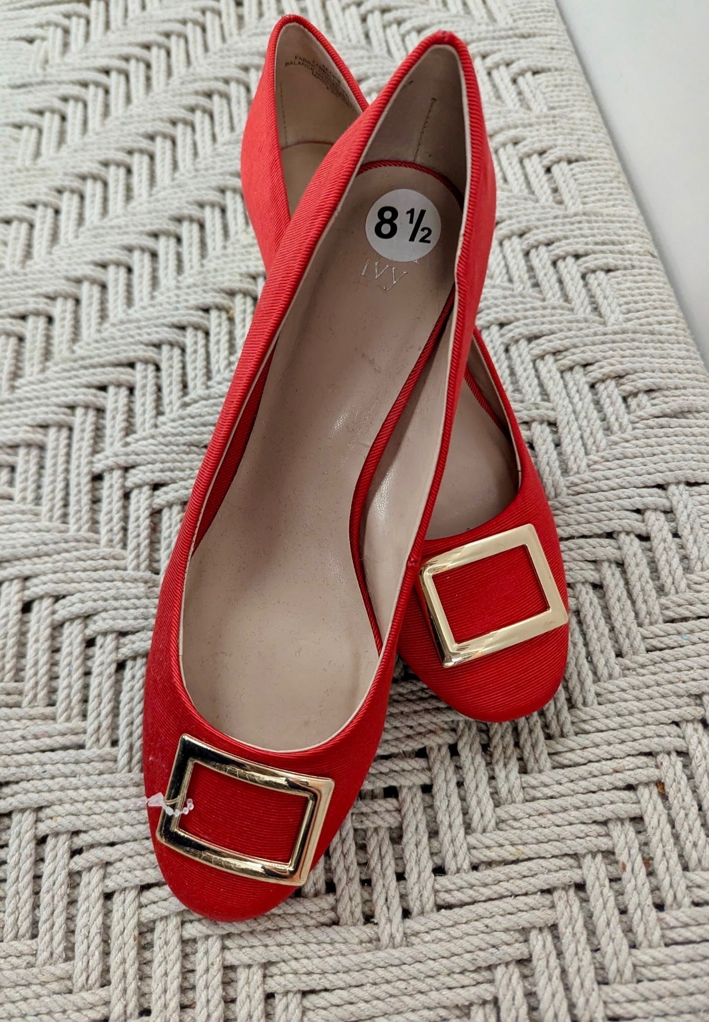Crown & Ivy Beckie Pump in Coastal Red and Gold Heel Buckle Size 8.5.