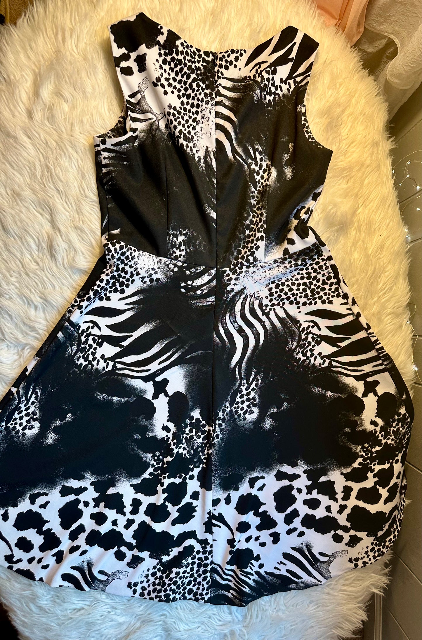 AGB Black White Animal Print Fit & Flare Dress Size 8 – Pleated Front Detail