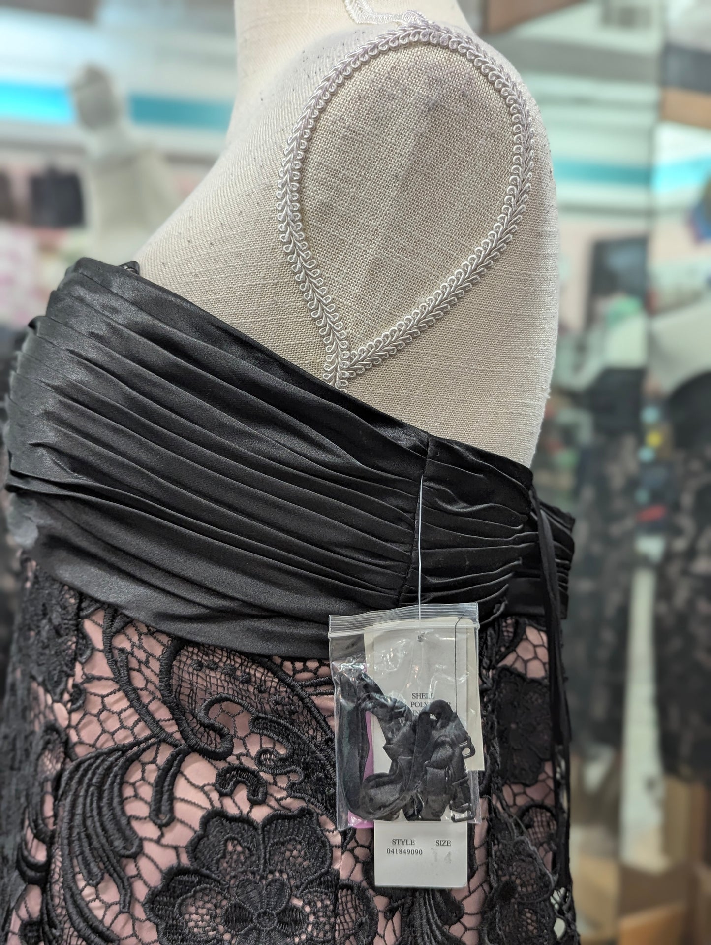 NWT ADRIANNA PAPELL Formal/Cocktail Dress Size 14